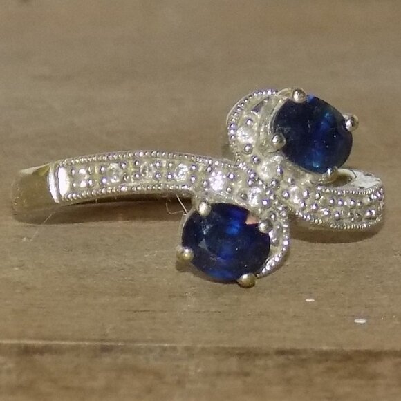14 Karat White Gold Oval Blue Sapphires & Round Diamonds Ring Size 8 - Picture 1 of 3